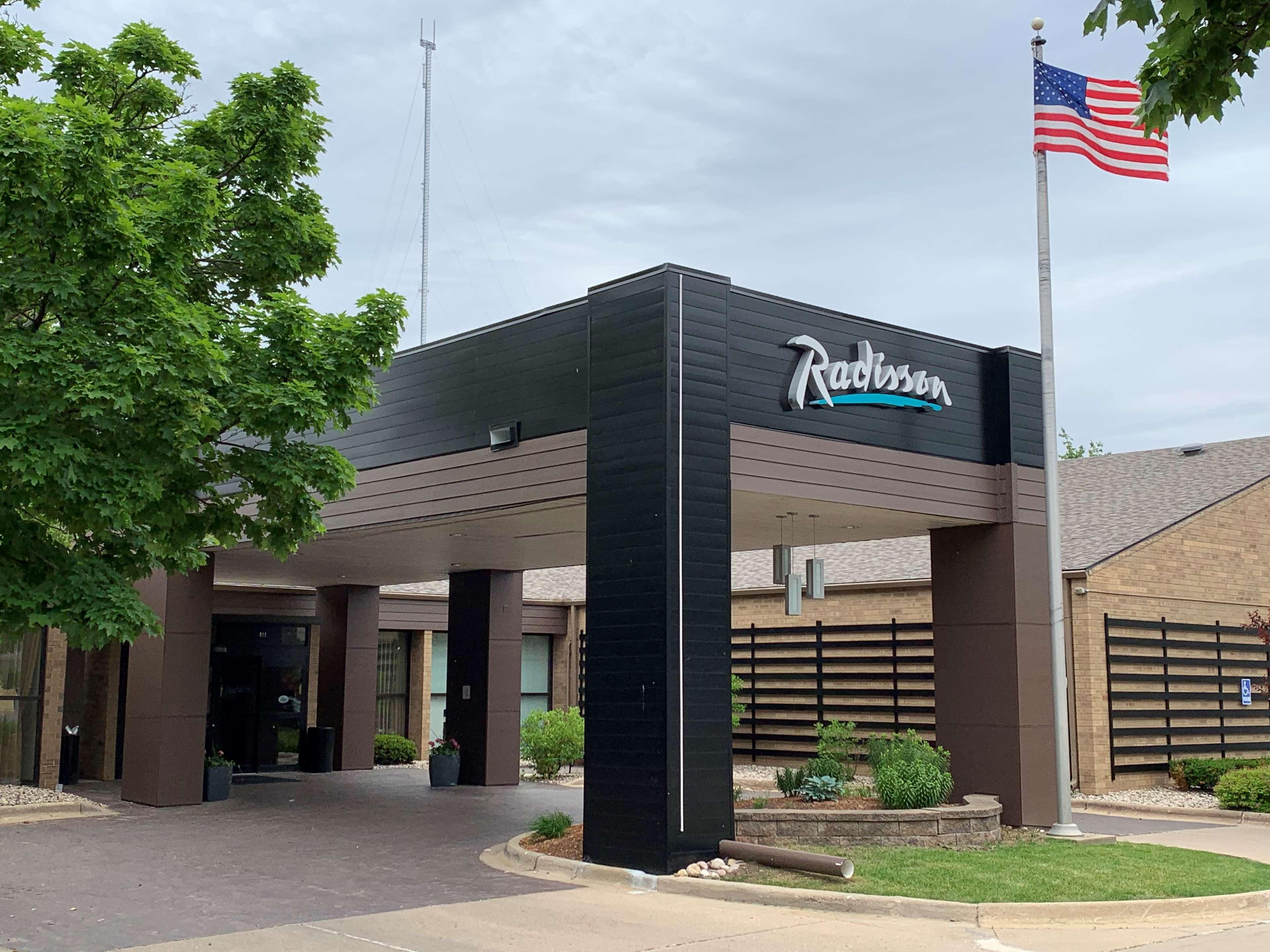 Radisson Hotel Madison Exterior photo