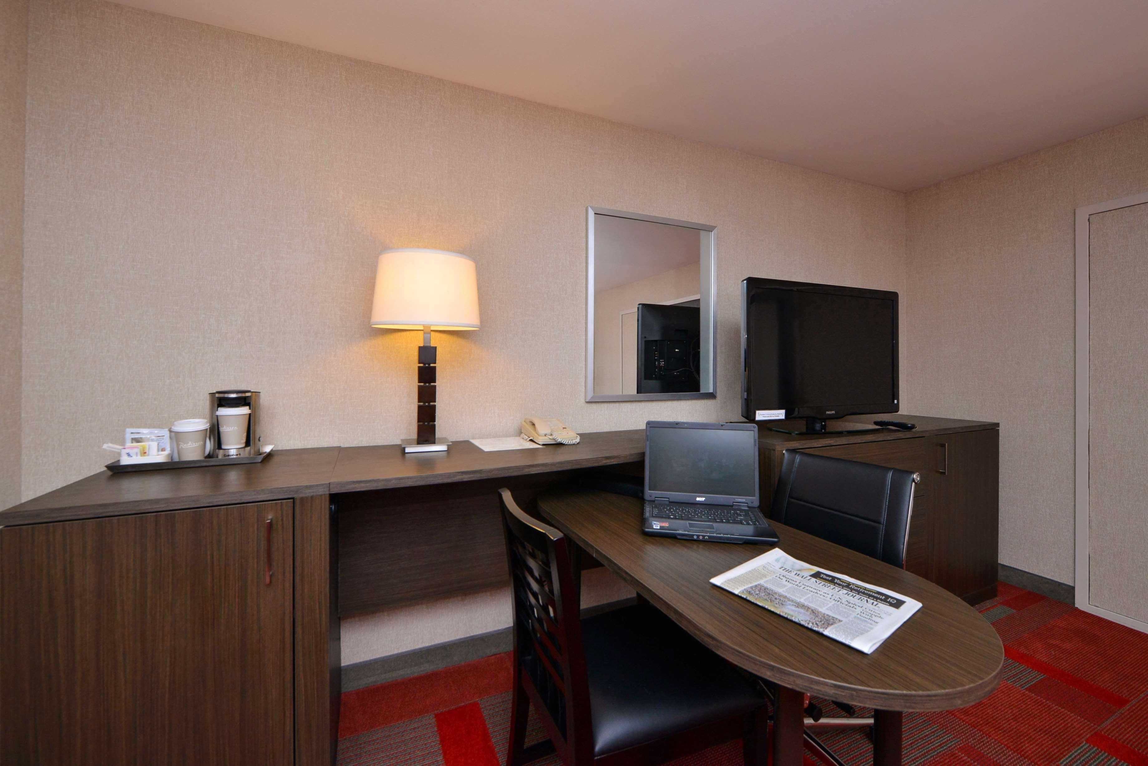 Radisson Hotel Madison Exterior photo