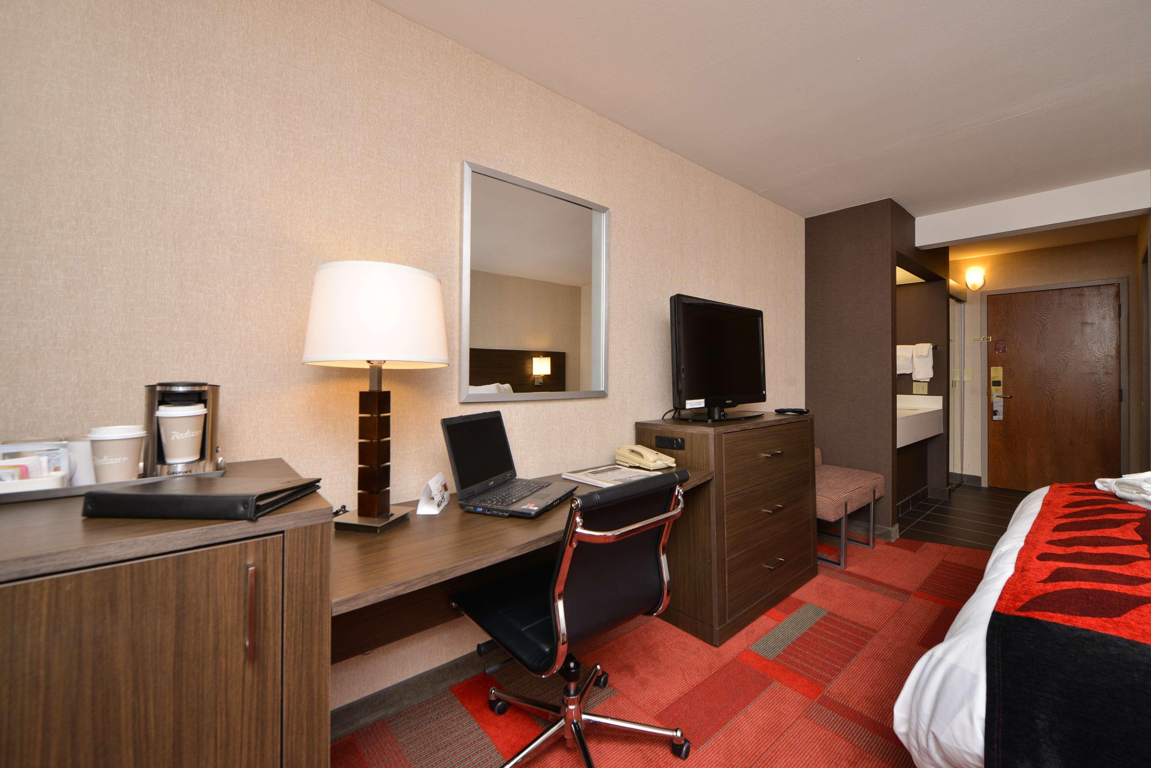 Radisson Hotel Madison Exterior photo