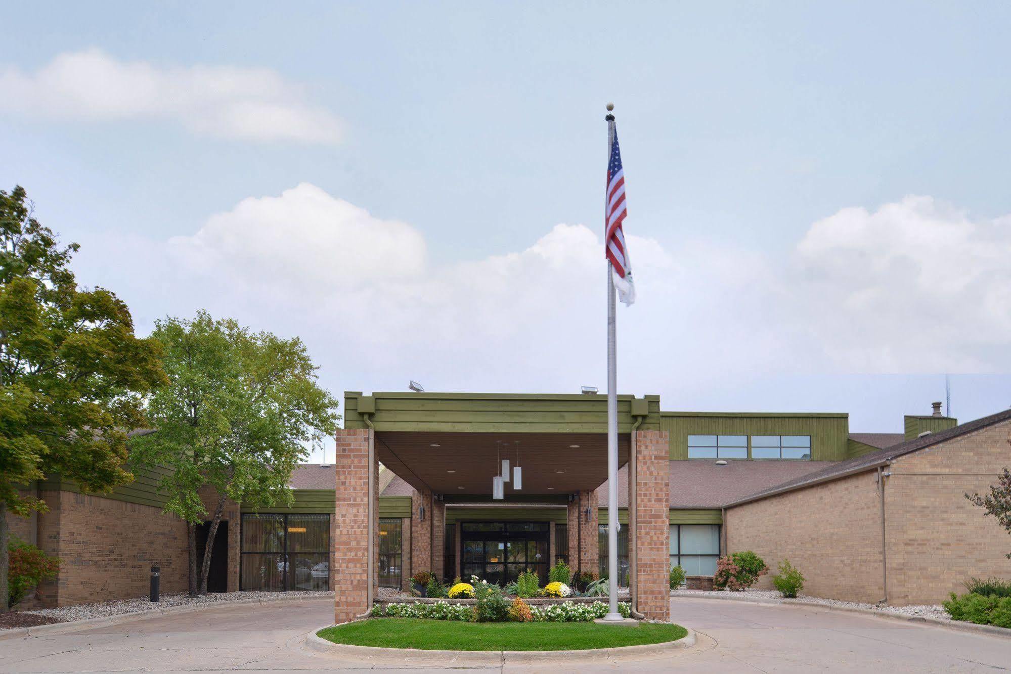 Radisson Hotel Madison Exterior photo